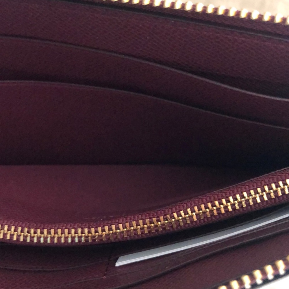 Coach wristlet 🆕 Burgundy - Picture 6 of 8